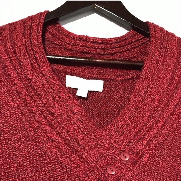 NWT Carolyn Taylor VNeck Sweater with button detail - Picture 4 of 6